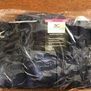 Women’s small Mizuno softball pants navy